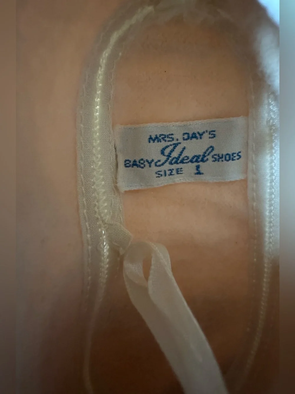 Vintage Mrs. Day's Ideal Baby Shoes Co. Style 63 Color cream Size 1